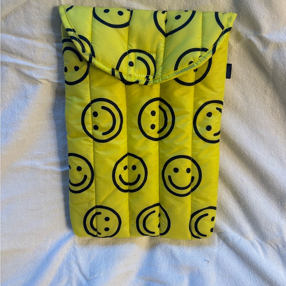 Baggu Puffy Laptop Sleeve 13/14” in Yellow Happy